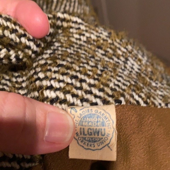 Vintage suit,Green,black, cream tweed, fur collar.Skirt /jacket. Excellent shape - Picture 5 of 8